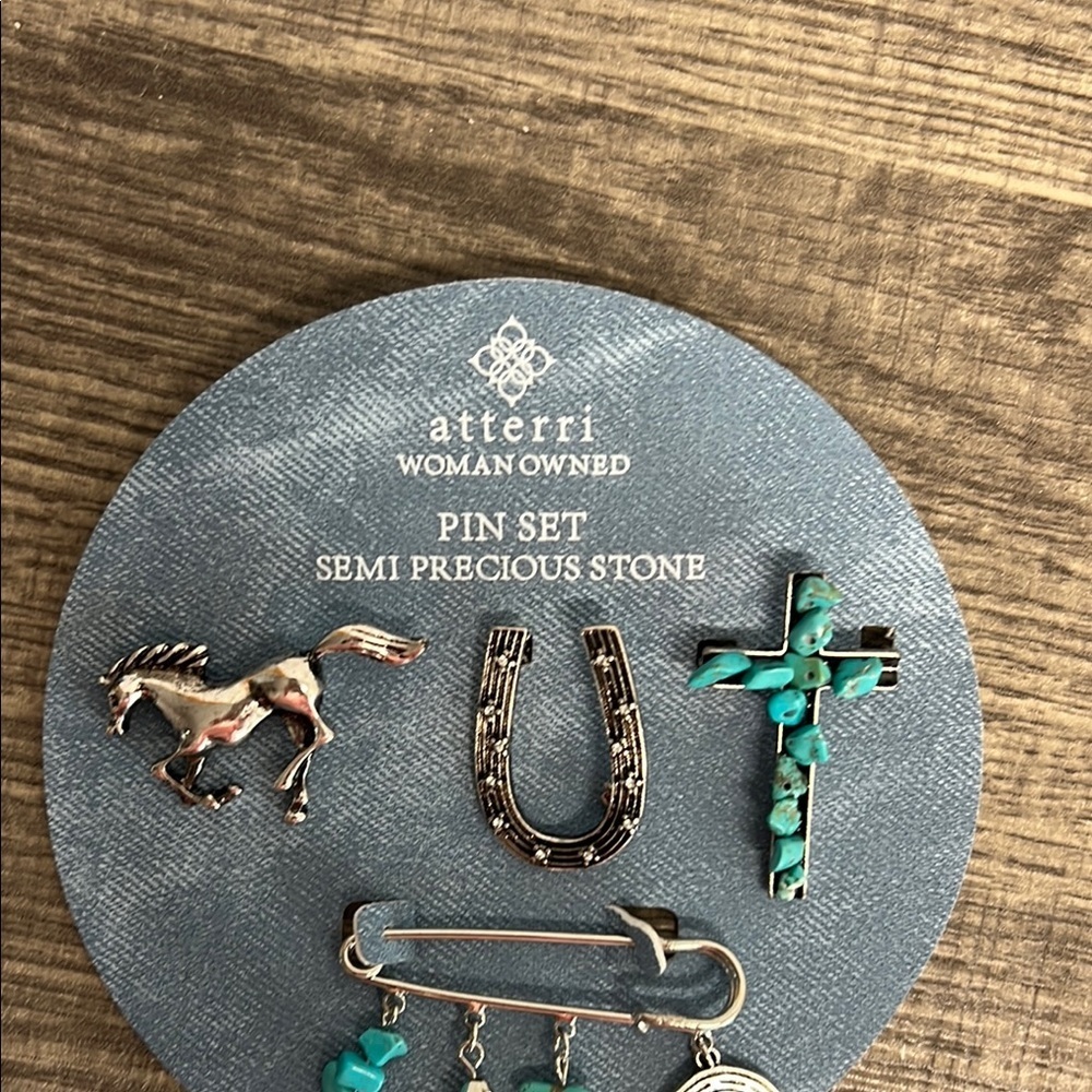 Arteries | Equestrian Brooch Set - Picture 6 of 6